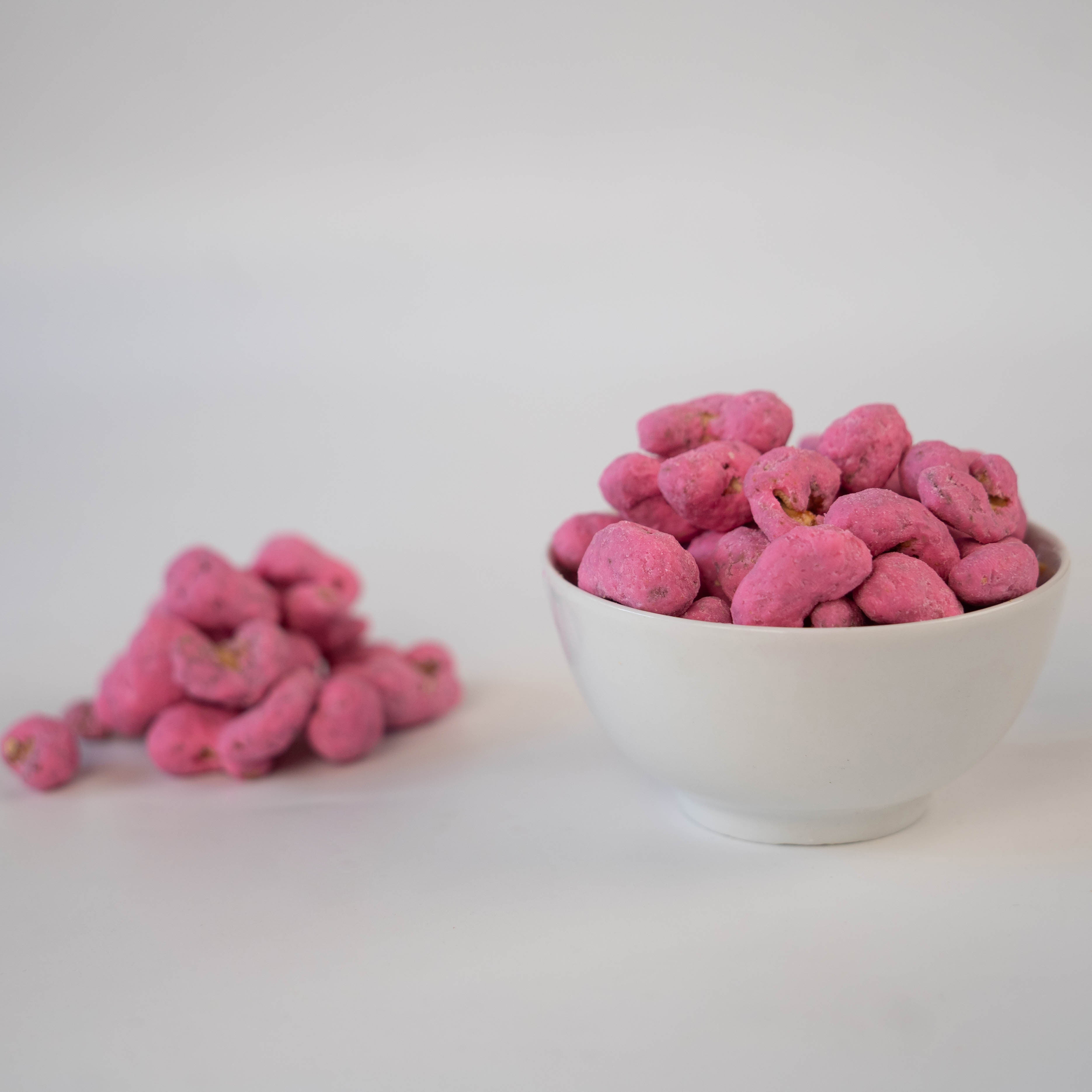 Strawberry yoghurt coated cashews